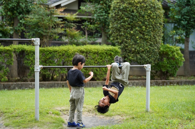 鉄棒 前回り できない